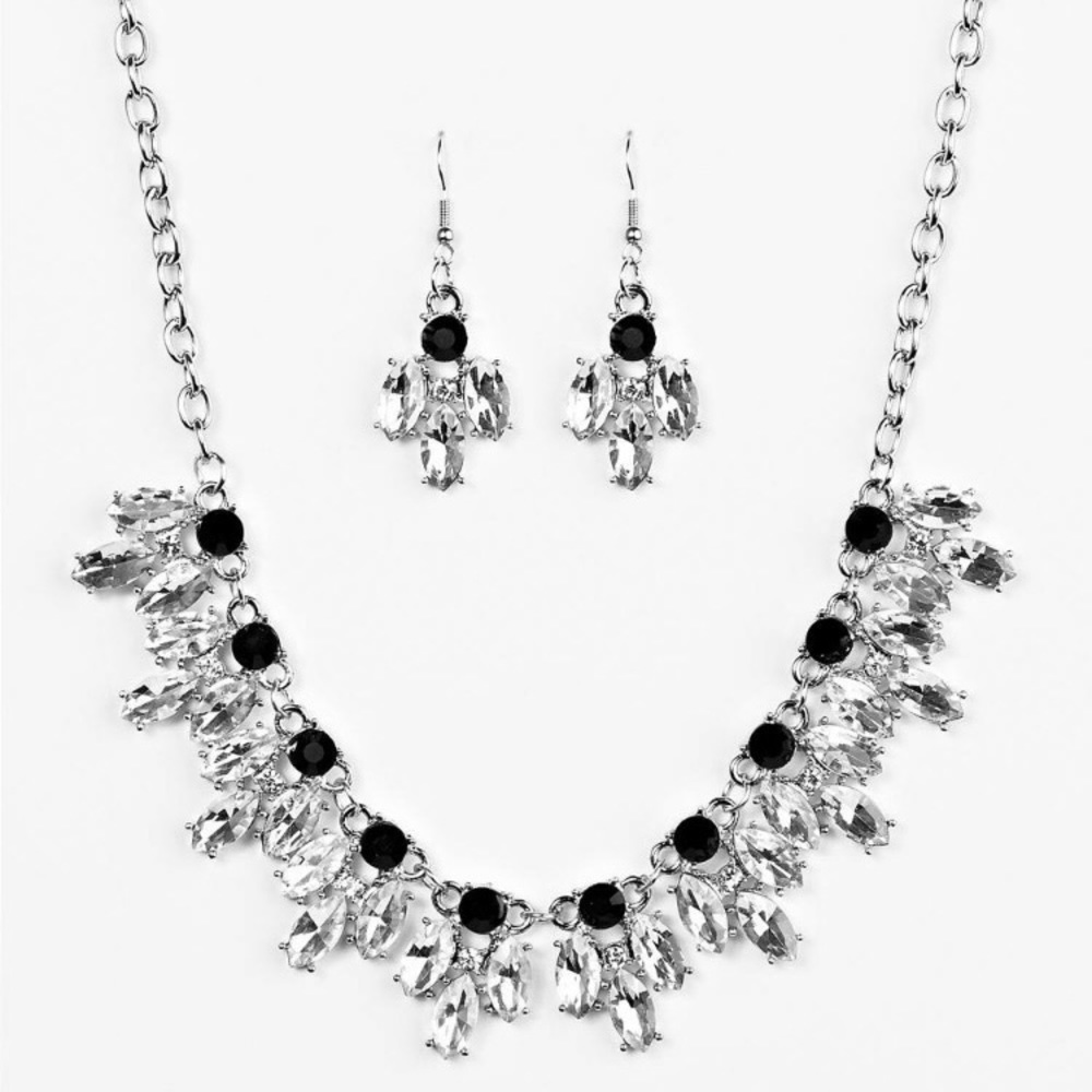 🆕 ❗️SALE❗️Rhinestone Necklace with Earrings